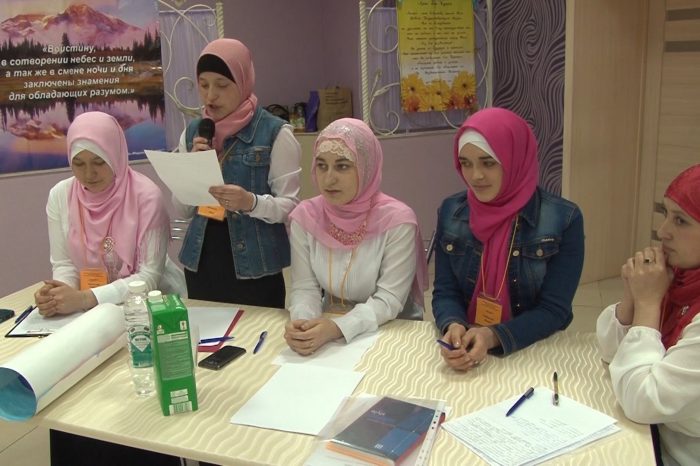 На конкурс книголюбов собрались мусульманки со всей области
