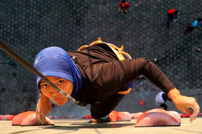 «Человек-паук в хиджабе» поставила новый мировой рекорд