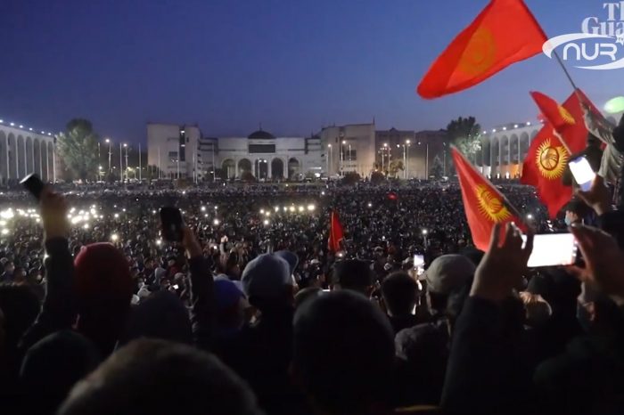 В Кыргызстане захвачен парламент! Президент сбежал!