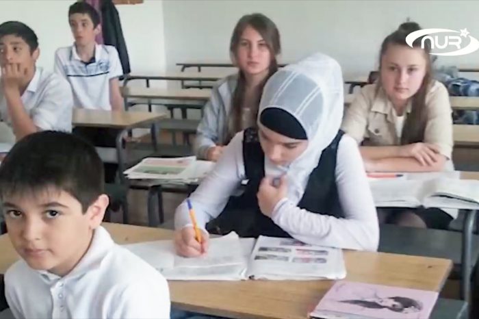 Директор школы извинился перед ученицей в хиджабе!