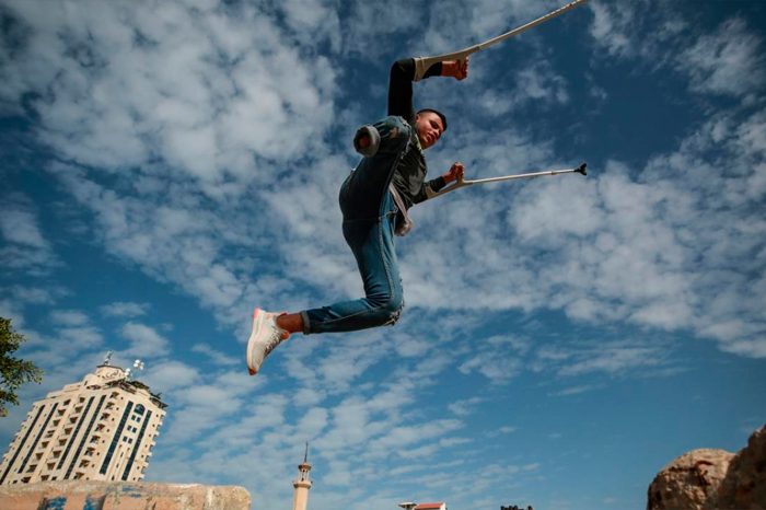Палестинец потерял ногу, но научился летать!