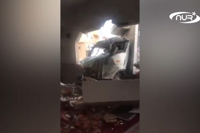 Грузовик протаранил мечеть, 5 пострадавших