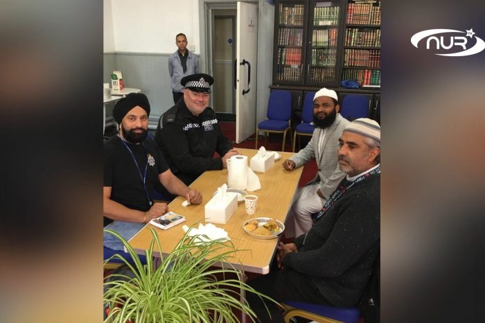 Полицейские получили в мечети чёткий ответ!