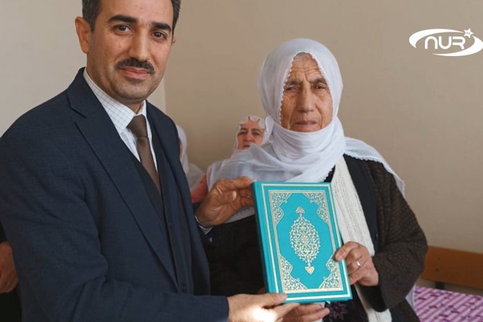 80-летняя бабушка научилась читать Коран в короткий срок!