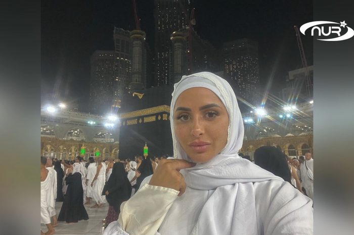 Еще одна модель приняла ислам и поехала в Мекку!