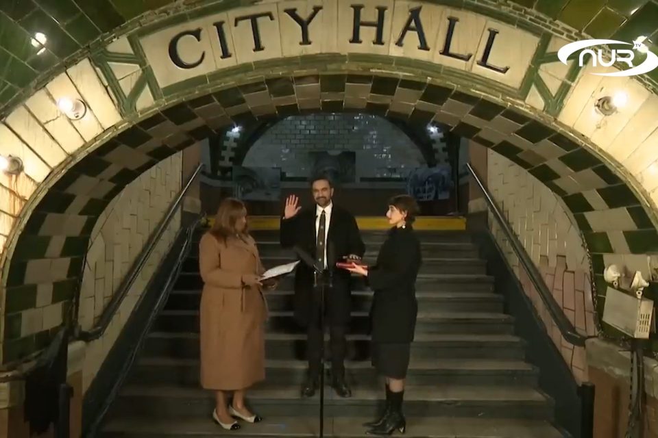 Мэр Нью-Йорка поклялся на Коране!