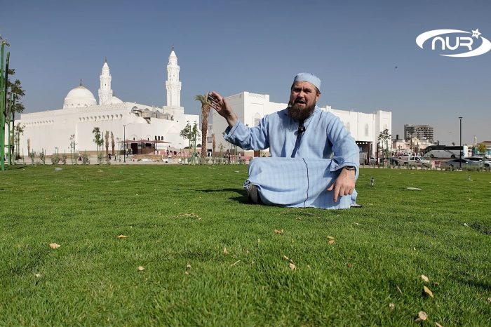 Джамаат развернулся во время намаза в мечети!