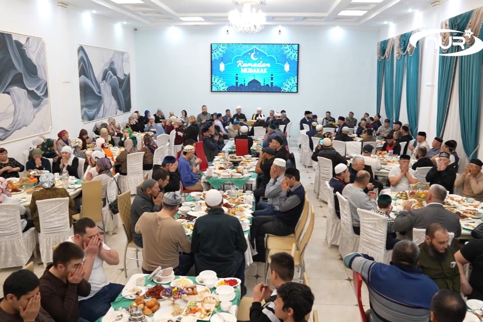 Муфтий приехал за тысячи километров на ифтар!