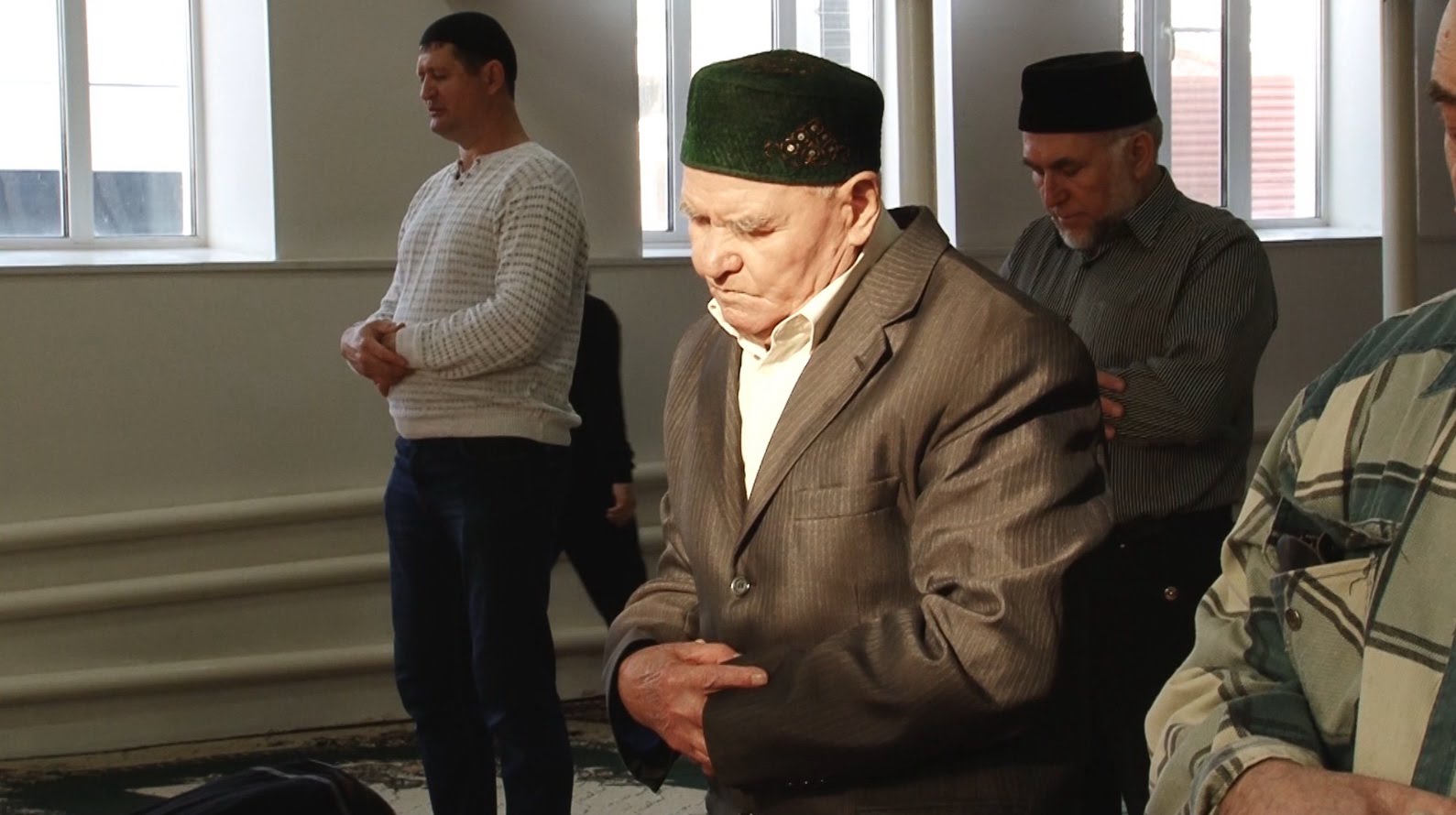 90-летний аксакал постится в Рамадан и выплачивает закят